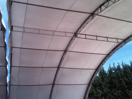 Montaje de carpas hangar para obra